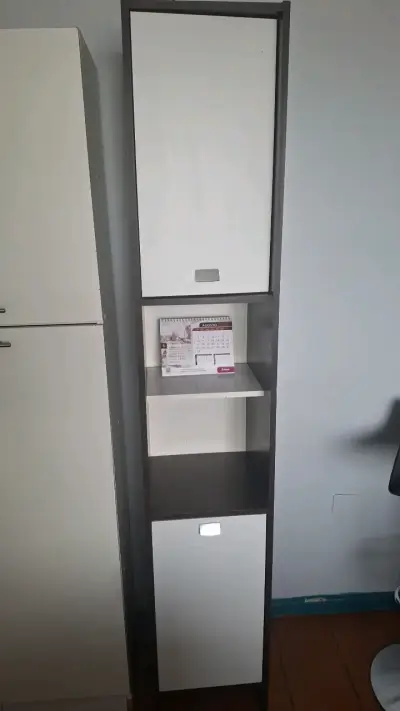 Estante alto con puertas y estantes - miniatura 1
