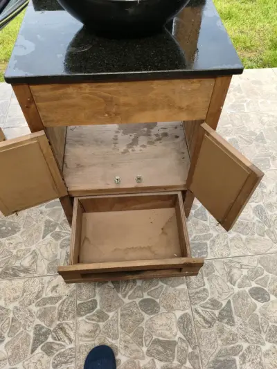 Mueble de baño con lavamanos de cerámica negra - miniatura 1