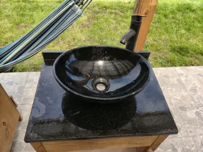 Mueble de baño con lavamanos de cerámica negra - miniatura 4