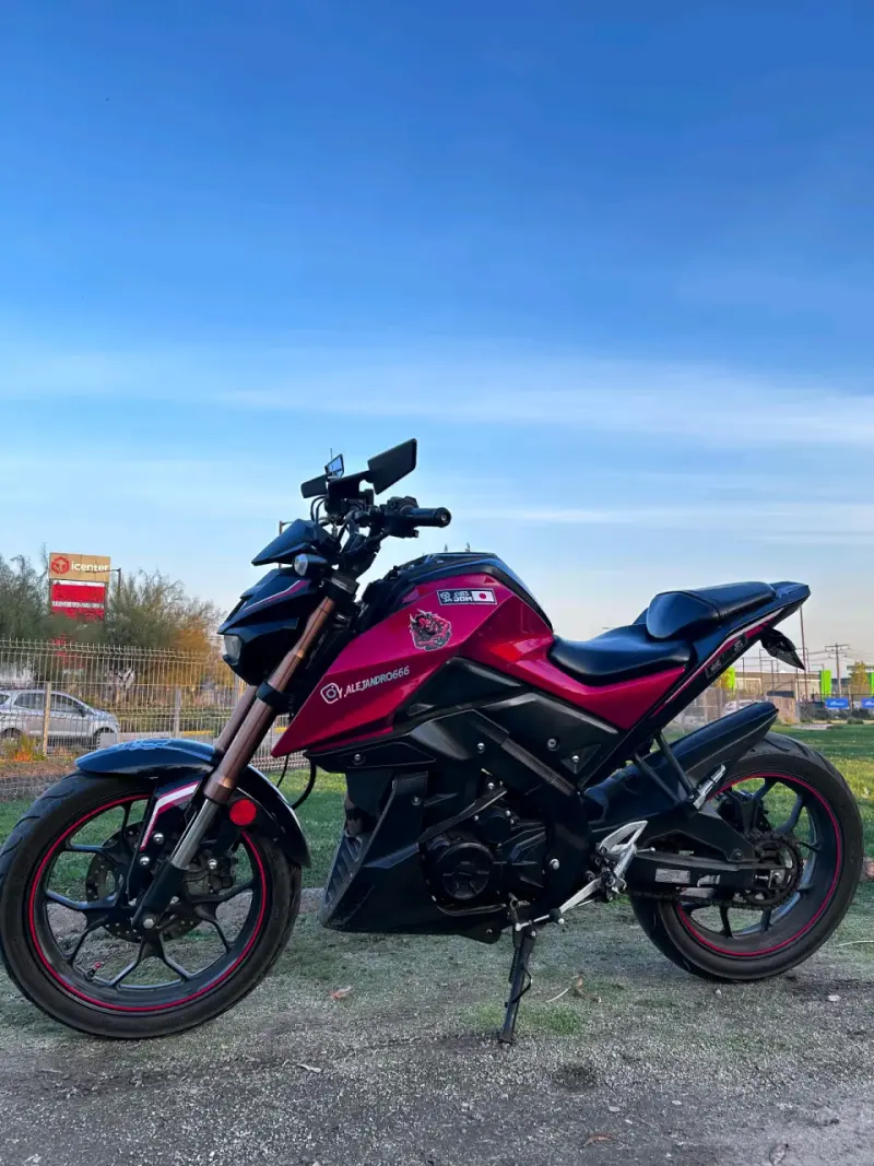 Motocicleta deportiva roja