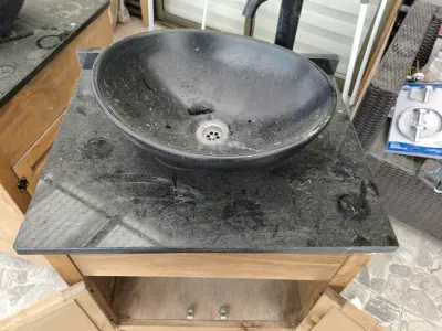 Mueble de baño con lavamanos de piedra negra - miniatura 4