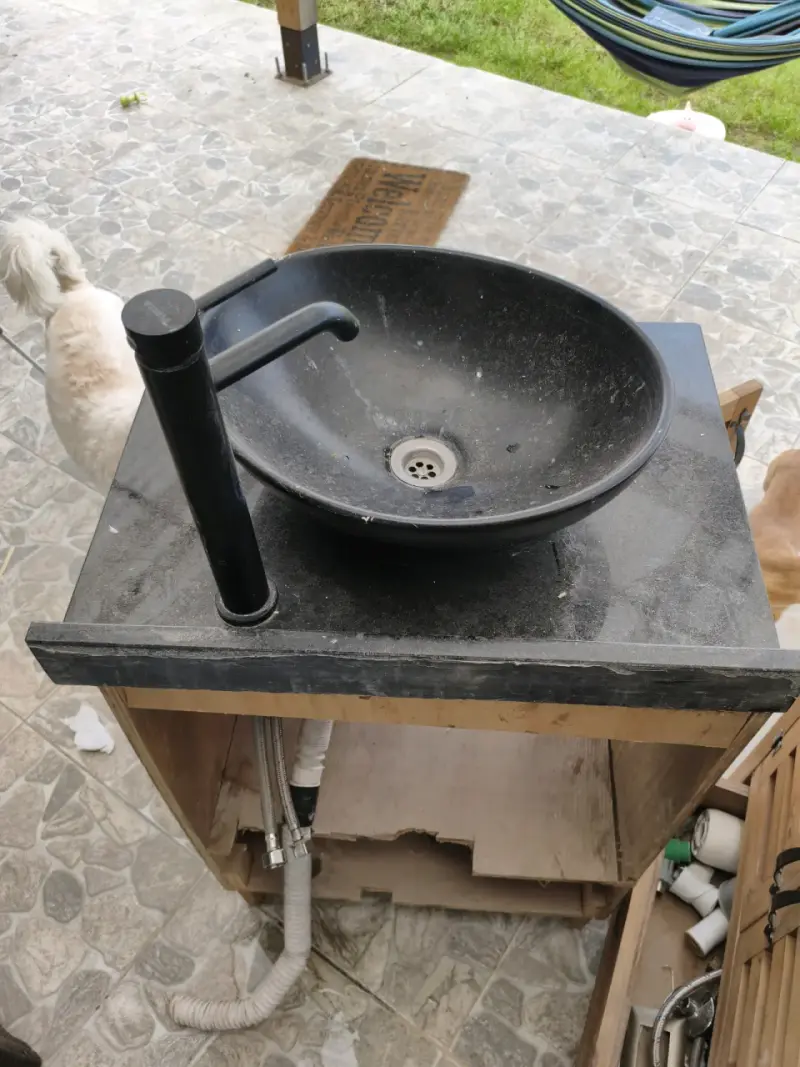 Mueble de baño con lavamanos de piedra negra - 5