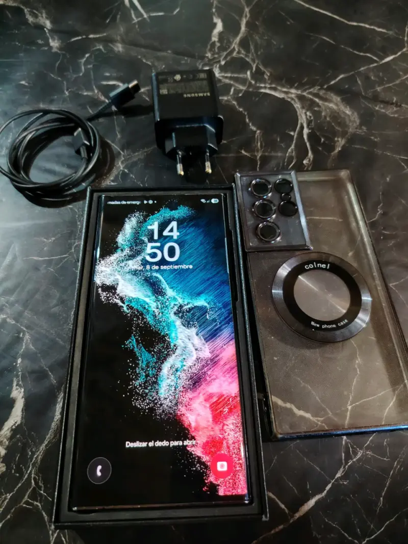 Samsung Galaxy S22 Ultra con accesorios - 5