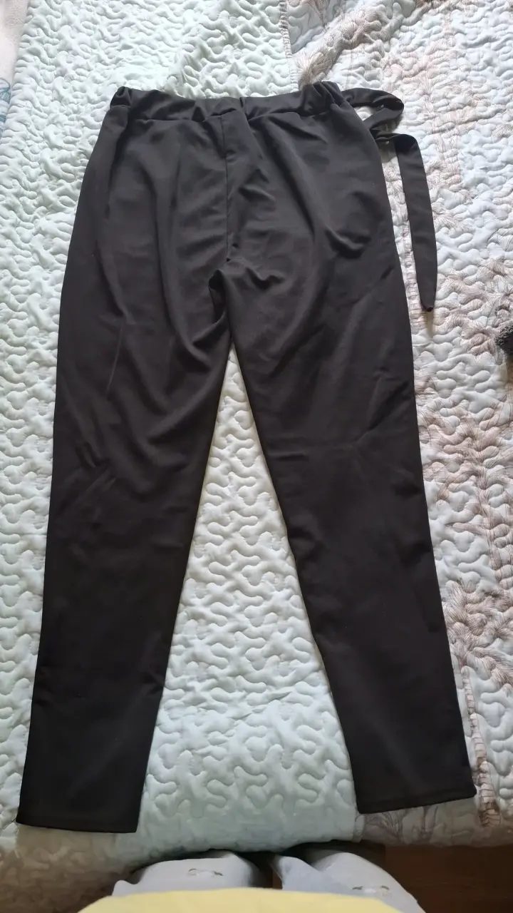 Pantalones negros de tela de mujer con cinturón - 2