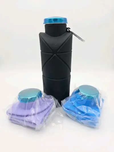 Botella plegable de silicona con tapa azul - miniatura 1