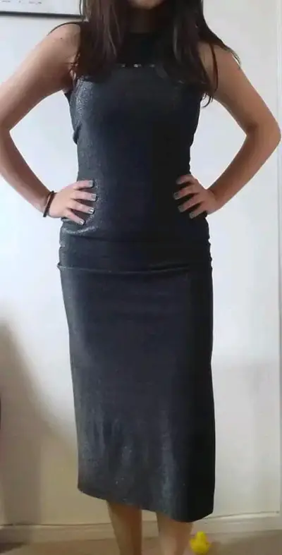 Vestido largo dorado elegante para fiesta - miniatura 6