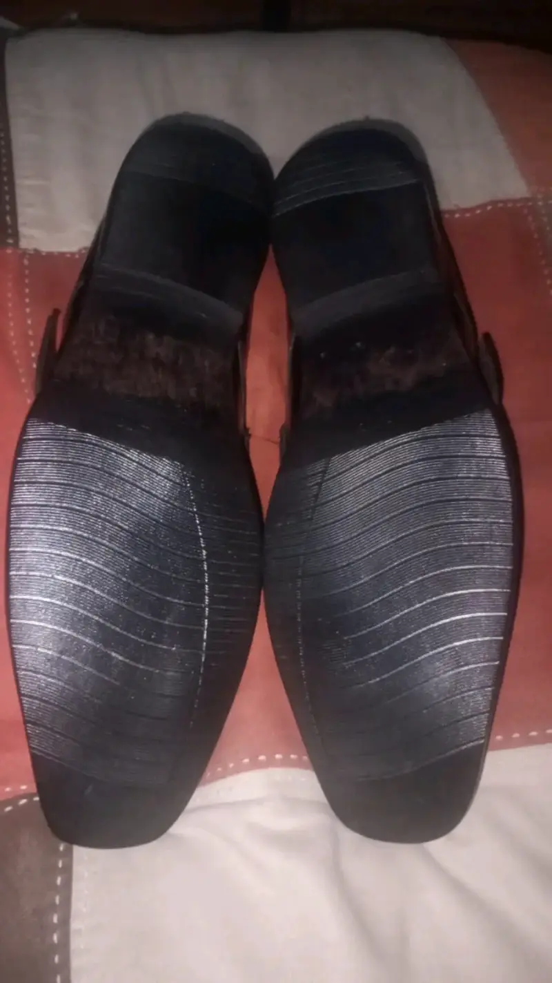Zapatos de vestir negros para hombre en buen estado - 1