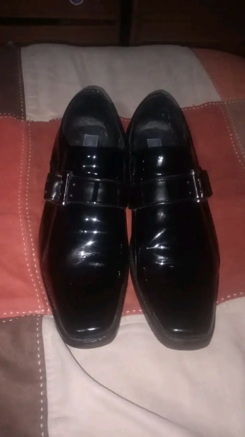 Zapatos de vestir negros para hombre en buen estado - 2
