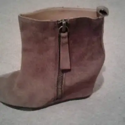 Zapatos de tacón gris y negro con correa - miniatura 3