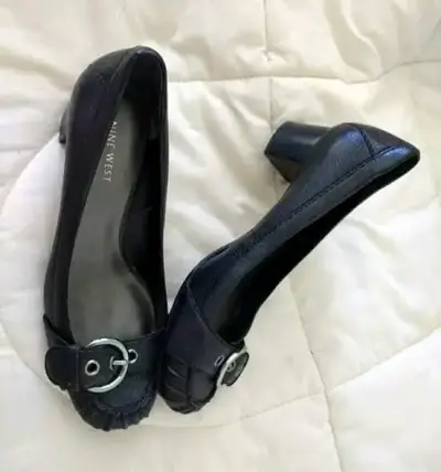 Zapatos de tacón gris y negro con correa - miniatura 6