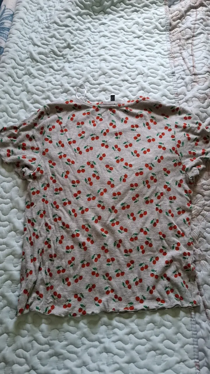 Polera estampada de cerezas para mujer - 2
