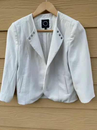 Blazer blanco elegante para mujer - miniatura 1