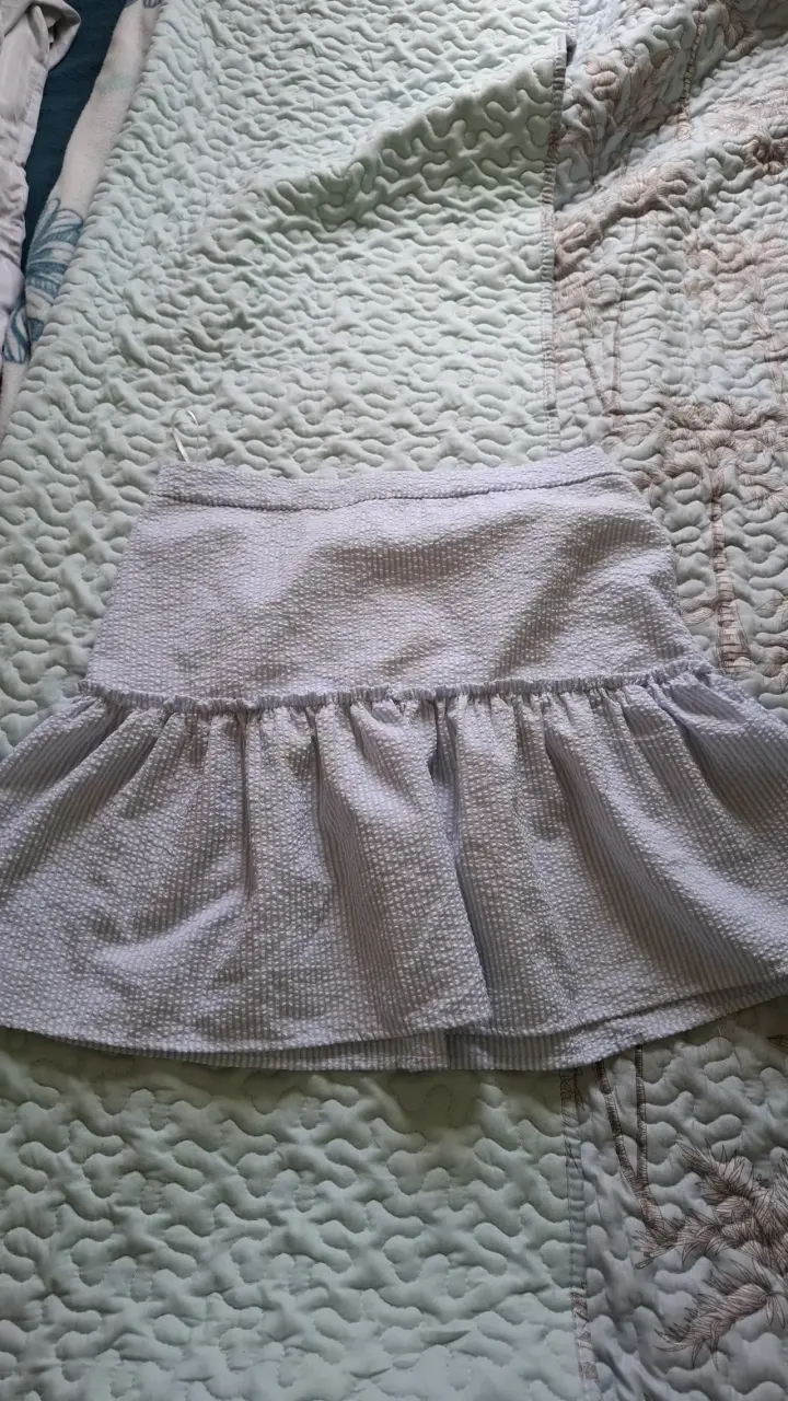 Falda corta a rayas con vuelo - 1