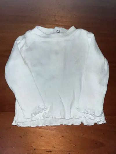 Polera blanca de niña con cuello alto - miniatura 1