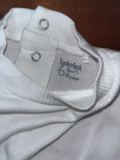 Polera blanca de niña con cuello alto - miniatura 2
