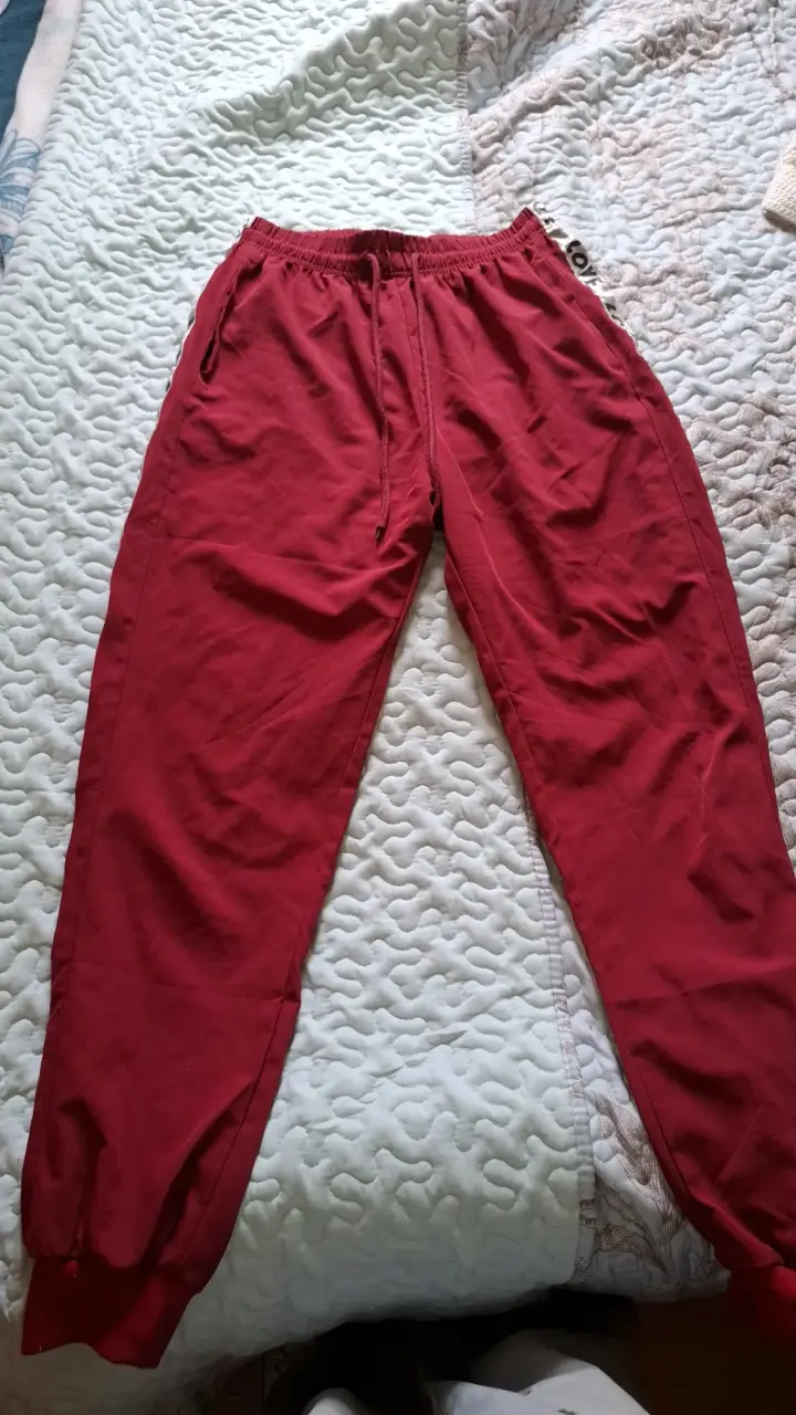 Pantalones deportivos rojos para mujer - 1
