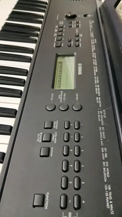 Teclado Yamaha PSR-E360B con funciones avanzadas - miniatura 1