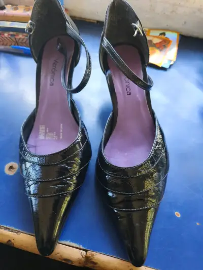 Zapatos de Tacón Negro Marca Verónica - miniatura 1