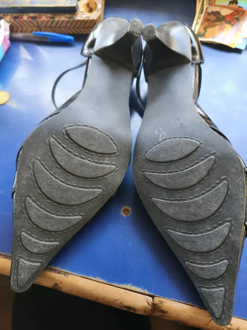 Zapatos de Tacón Negro Marca Verónica - 2
