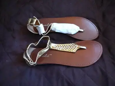 Sandalias de tacón negras elegantes - miniatura 2