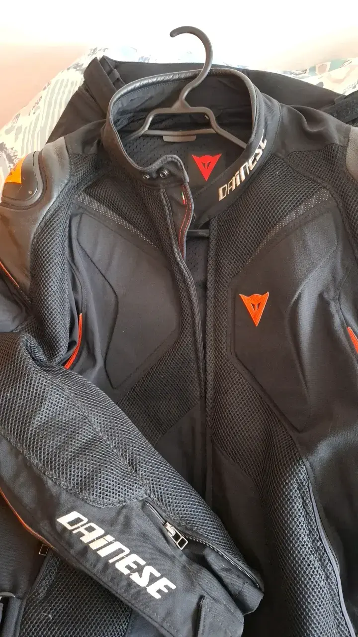 Chaqueta de moto Dainese negra con protecciones - 2