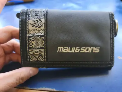 Billetera Maui & Sons negra con diseño tribal - miniatura 1