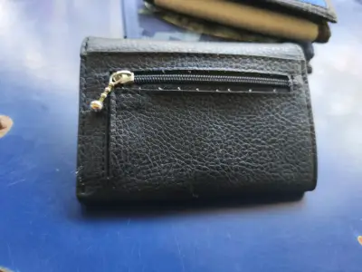 Billetera de cuero negra Basement con cierre - miniatura 4