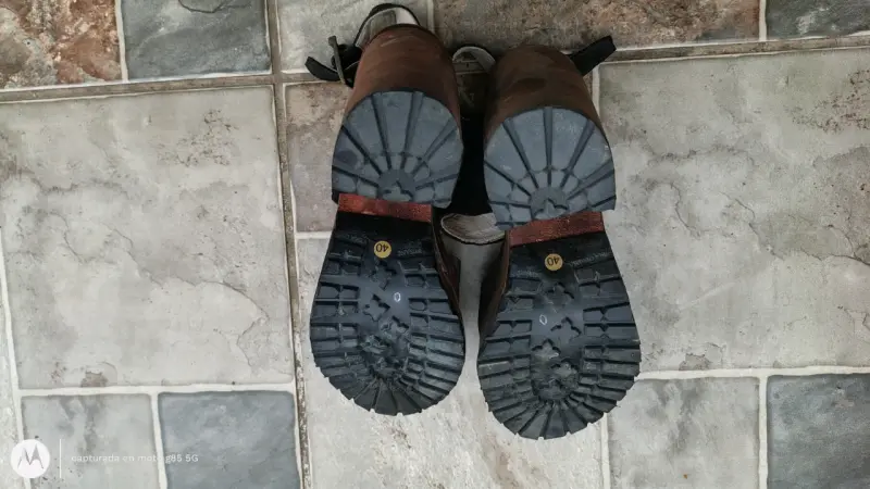 Sandalias de plataforma negras de cuero y gamuza - 3