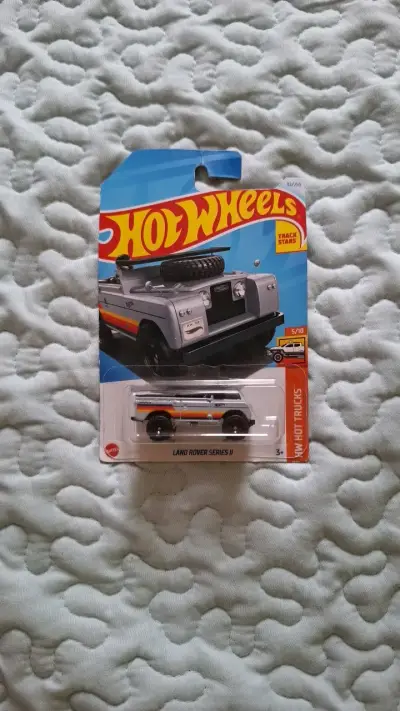 Hot Wheels Land Rover Series II en blister - miniatura 1