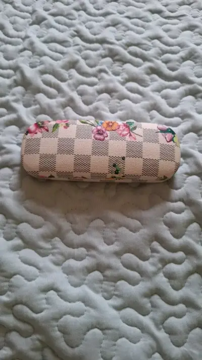 Estuche para gafas con diseño floral - miniatura 1