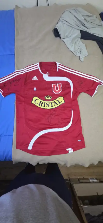 Camiseta de fútbol Universidad de Chile firmada - miniatura 1