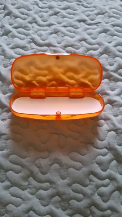 Estuche rígido para gafas color naranja - miniatura 2