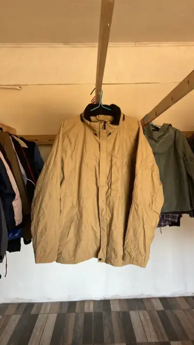 Chaqueta impermeable beige para hombre - miniatura 1