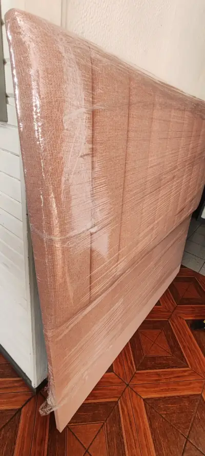 Cabecera de cama tapizada beige - miniatura 1