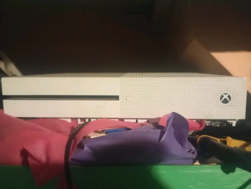 Consola Xbox One S con control - 1