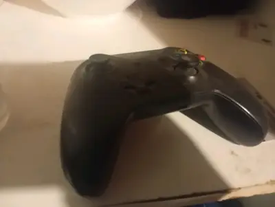 Consola Xbox One S con control - miniatura 2