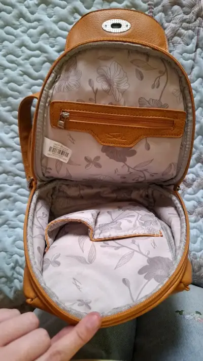 Mochila pequeña de cuero sintético color camel - miniatura 4