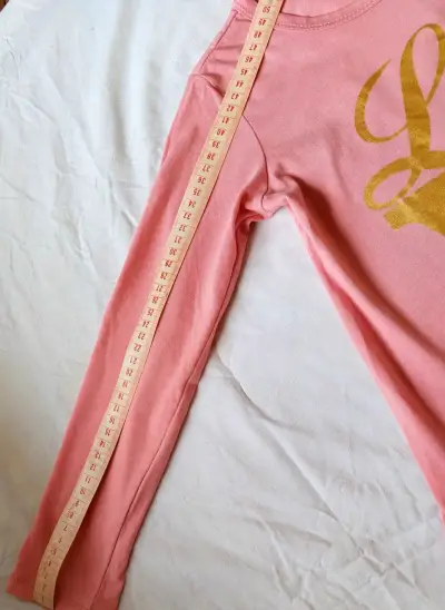 Polera manga larga rosa con diseño Love para niña - miniatura 3