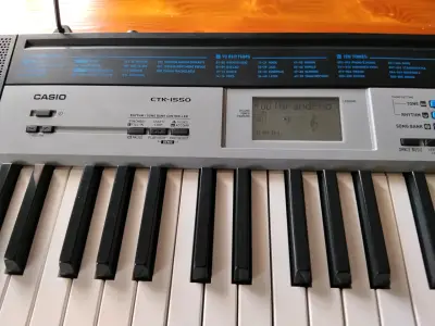 Teclado Casio CTK-1550 con soporte ajustable - miniatura 1