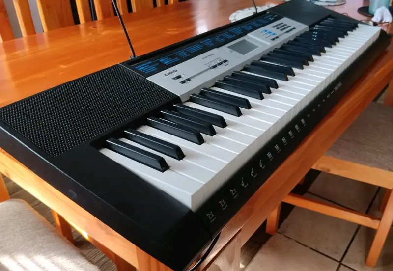 Teclado Casio CTK-1550 con soporte ajustable - 2