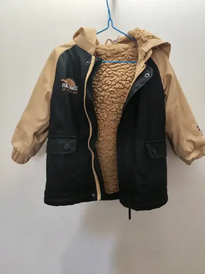 Chaqueta infantil con capucha beige y negra - miniatura 3