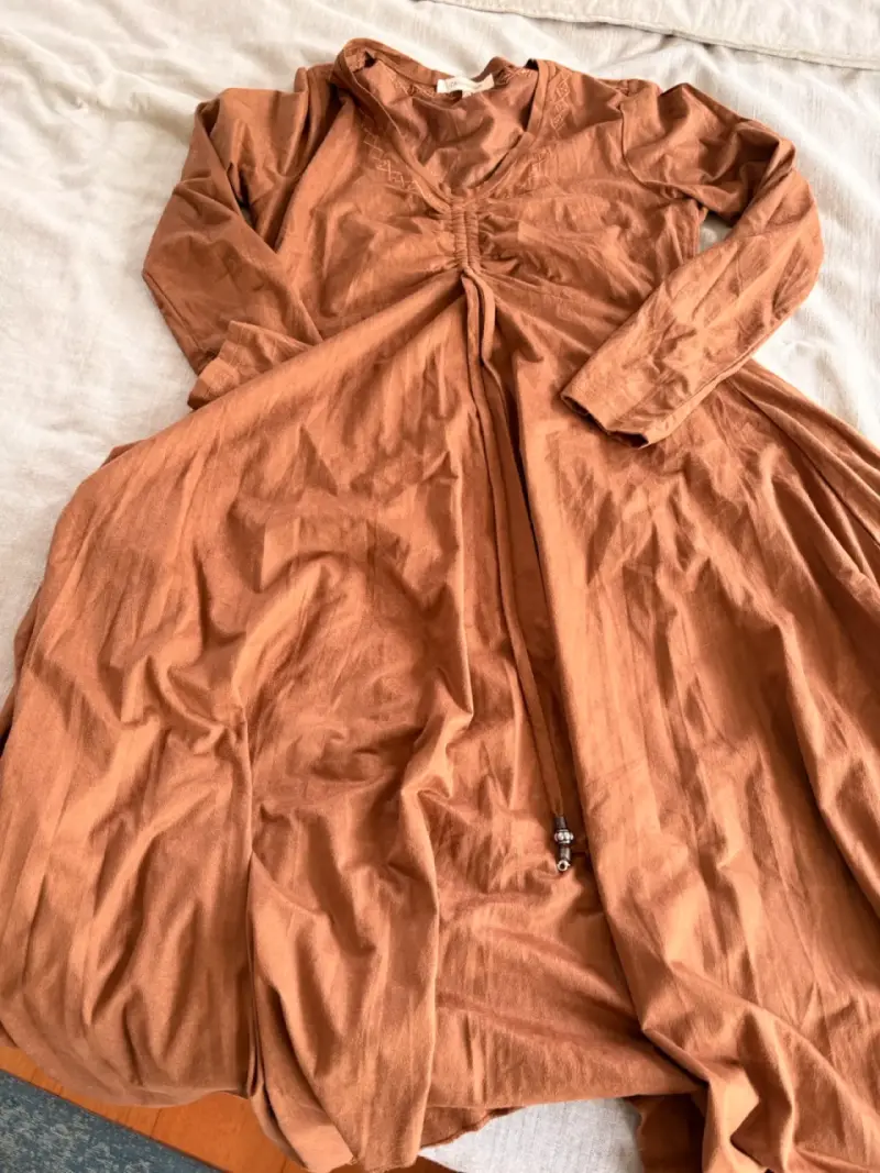 Vestido largo camel Tatiene tipo gamusa - 2