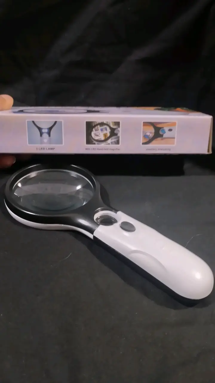 Lupa de Mano con Luz LED 3X y 75mm - 4