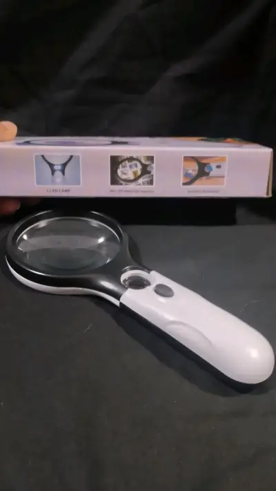 Lupa de Mano con Luz LED 3X y 75mm - miniatura 4