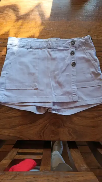 Falda Short de mujer color lila con botones - miniatura 1