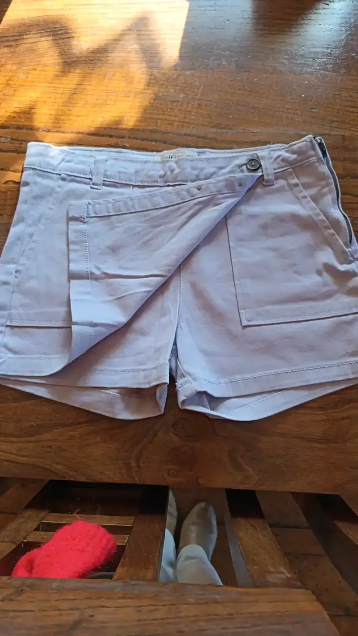 Falda Short de mujer color lila con botones - 3