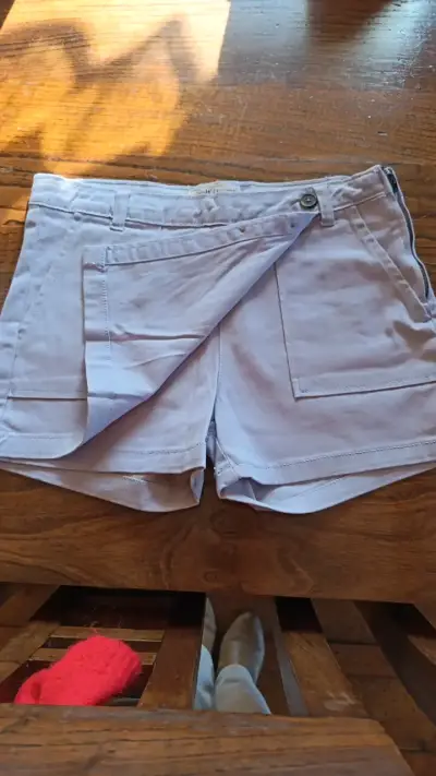 Falda Short de mujer color lila con botones - miniatura 3
