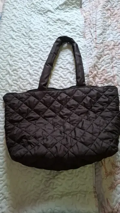 Bolso acolchado negro grande - miniatura 1