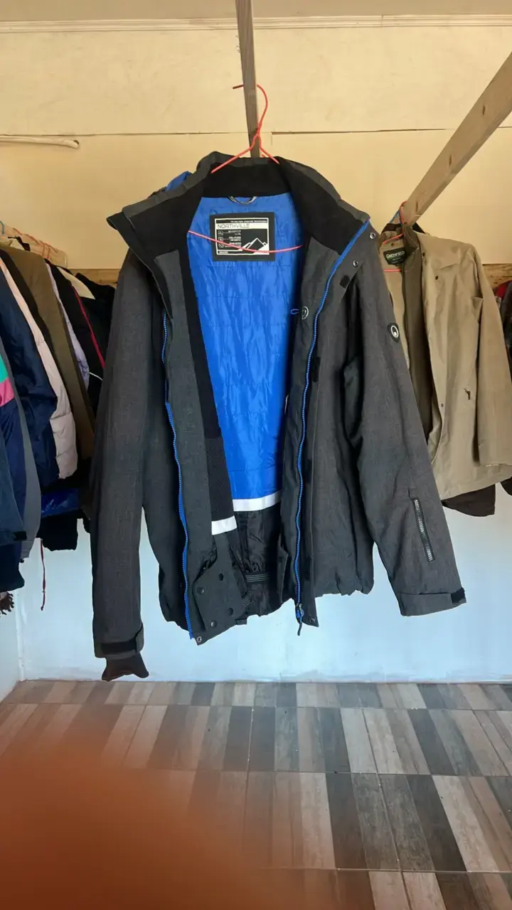Chaqueta de invierno Northville gris con capucha