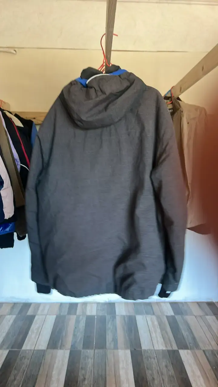 Chaqueta de invierno Northville gris con capucha - 3